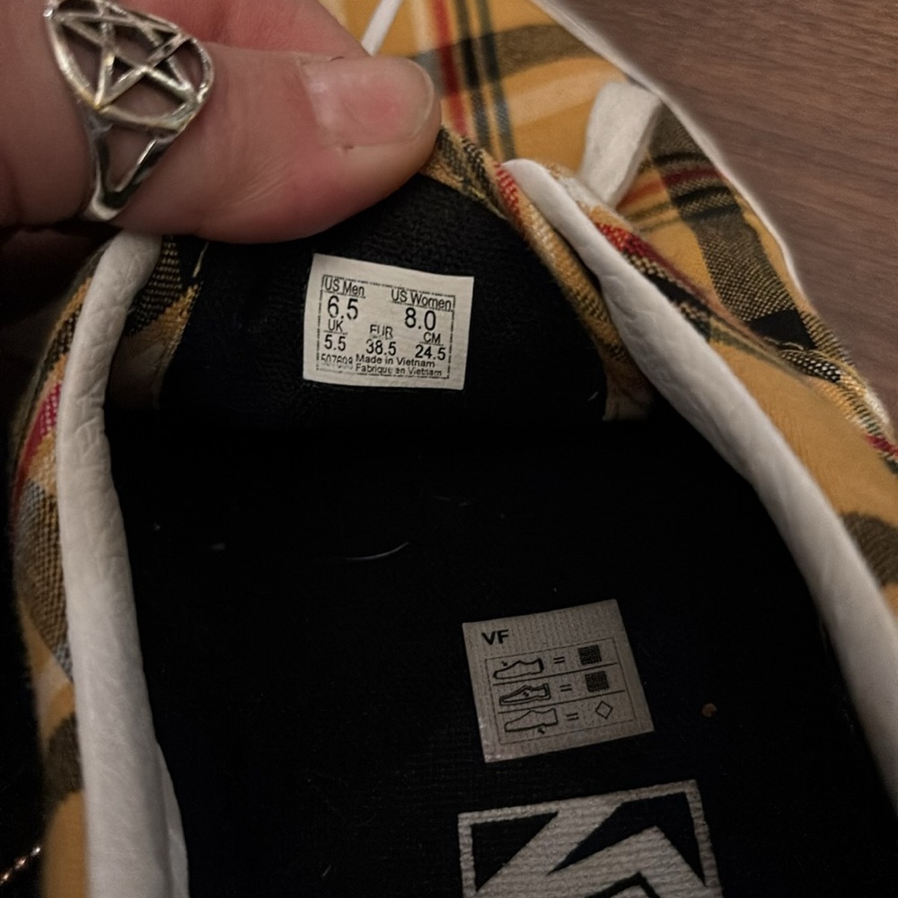Vans - Picture 2 of 4